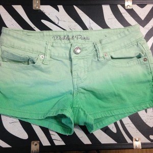 Green Ombre Wishful Park Short-Shorts Size 3 is being swapped online for free