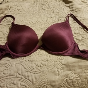Bra 34b is being swapped online for free