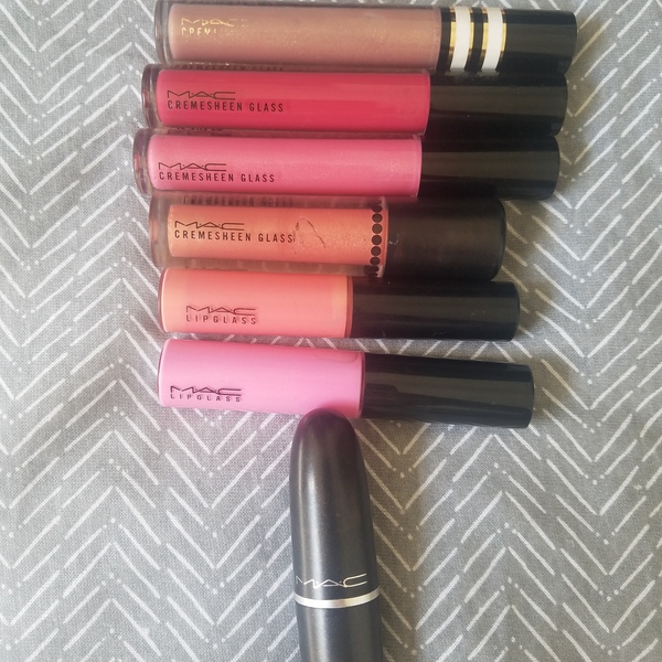 Mac lip glosses  is being swapped online for free