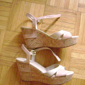 Guess shoes Style Platform Wedge is being swapped online for free