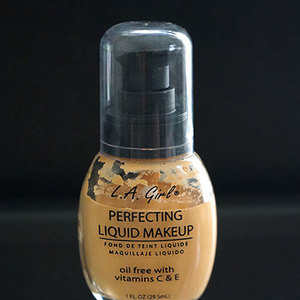 L.A.girls perfecting liquid makeup oil free foundation with vitamins C&E is being swapped online for free