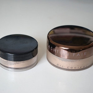 2 loose powder  is being swapped online for free