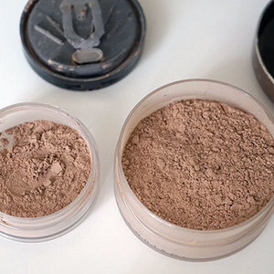 2 loose powder  is being swapped online for free