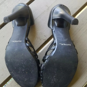 Cute black heels is being swapped online for free