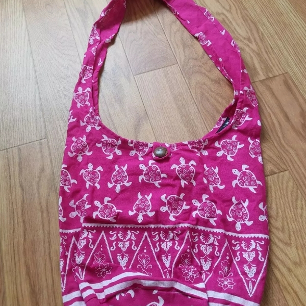 Pink turtle boho bag is being swapped online for free
