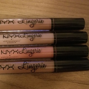 NYX Lip Lingerie-Neutrals is being swapped online for free
