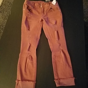 NWT refuge crop boyfriend jeans is being swapped online for free