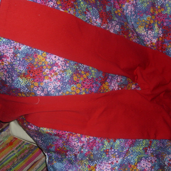Red cotton leggings size large is being swapped online for free