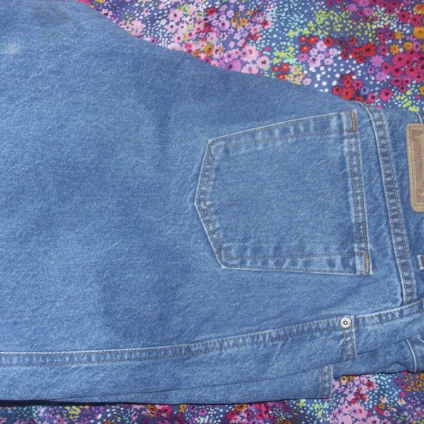 Gitano blue jeans size 18 is being swapped online for free