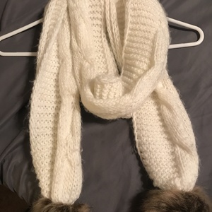 Wet seal scarf  is being swapped online for free