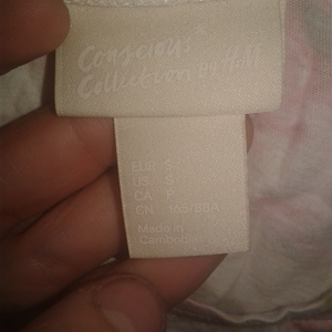 H&M FLORAL TOP is being swapped online for free