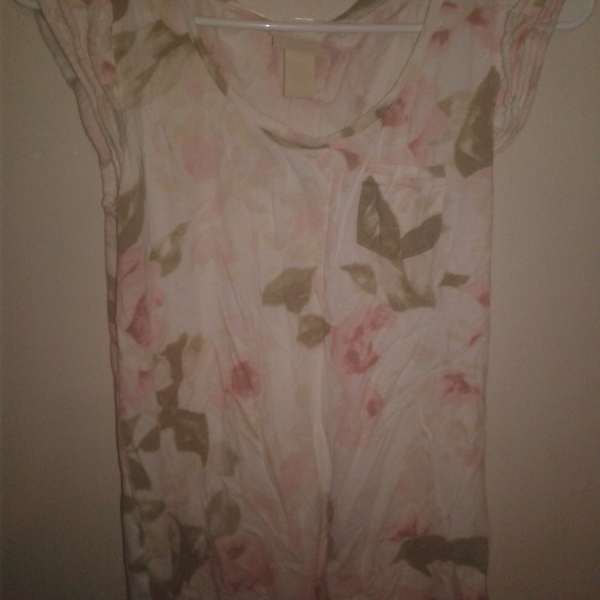 H&M FLORAL TOP is being swapped online for free