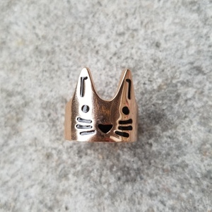 Gold Cat Ring is being swapped online for free