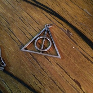 Harry Potter Handmade Necklace, Earrings, and Deathly Hallows Pendant is being swapped online for free