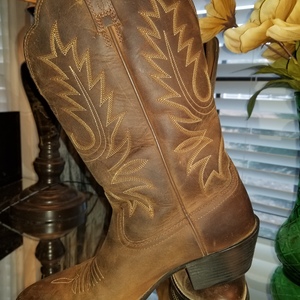 Ariat cowgirl boots in size 7.5 (Style #15725) is being swapped online for free