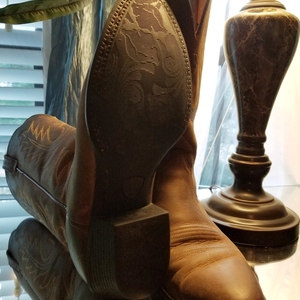 Ariat cowgirl boots in size 7.5 (Style #15725) is being swapped online for free