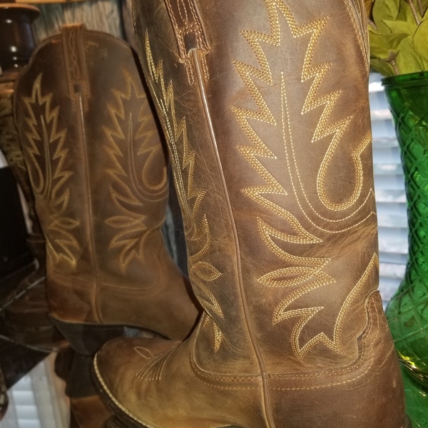 Ariat cowgirl boots in size 7.5 (Style #15725) is being swapped online for free