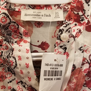 New with tags Abercrombie & Fitch sheer floral button up blouse is being swapped online for free