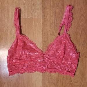 New Lace Bralette Sz S is being swapped online for free