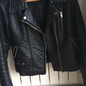 veste jean is being swapped online for free