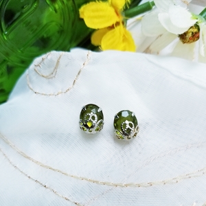 Antique/vintage earrings is being swapped online for free