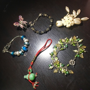 Stunning Jewelery Lot is being swapped online for free