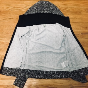 Bench Casual Zipper Sweater  is being swapped online for free