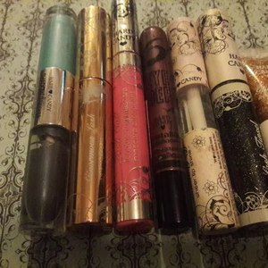 Hard Candy brand makeup lot new is being swapped online for free
