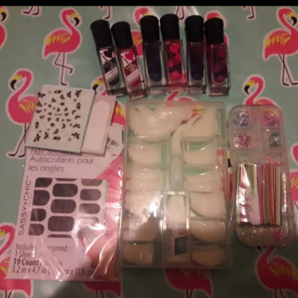 80 piece nail art lot is being swapped online for free