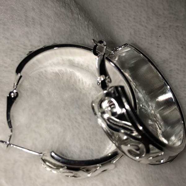 Sterling Silver Hoop Earrings is being swapped online for free