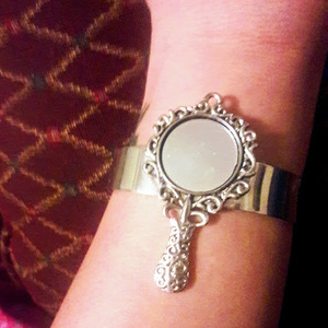Snow white inspired mirror charm adjustable bracelet is being swapped online for free