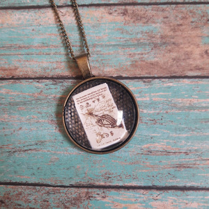 Creepy anatomy necklace is being swapped online for free