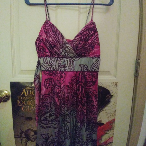 Grey & Pink Dress is being swapped online for free