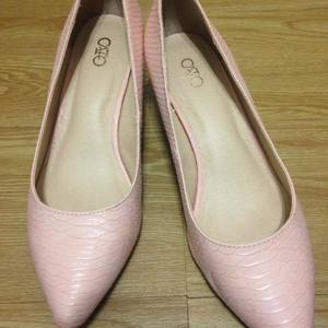 Size 7 1/2 pink kitten heels  is being swapped online for free
