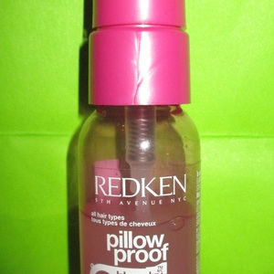 *** PENDING *** Redken Heat Protector Spray ( just a little bit used still lots left ! ) is being swapped online for free