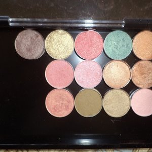 MAC eyeshadows  is being swapped online for free