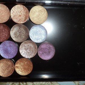 MAC pressed pigments eyeshadows is being swapped online for free
