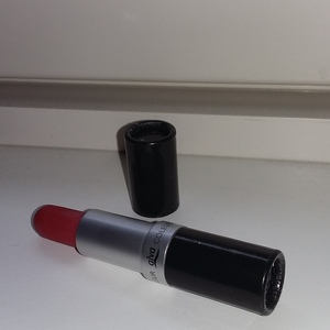 Lily Lolo Ruby Red lip pencil and Alva red lipstick is being swapped online for free