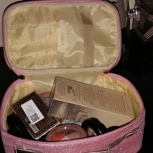 Pink large square glitter makeup box / bag is being swapped online for free