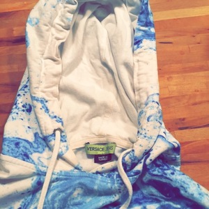 Versace “blue wave” Hoodie is being swapped online for free