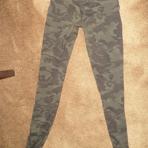 Army camo cropped yoga leggings size M is being swapped online for free