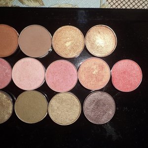 MAC eyeshadows is being swapped online for free