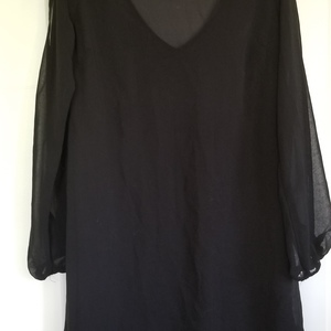 Tobi black top is being swapped online for free