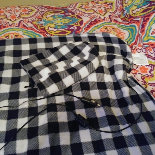 TREKSAFE 12- Volt Heated Travel Blanket is being swapped online for free