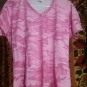 Ladies large pink camo v-neck t-shirt excellent condition is being swapped online for free