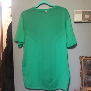 Mens NIKE dri fit Running Tee XL is being swapped online for free