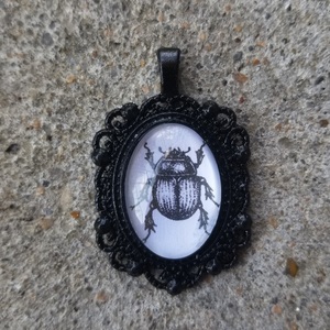 Insect Pendant is being swapped online for free
