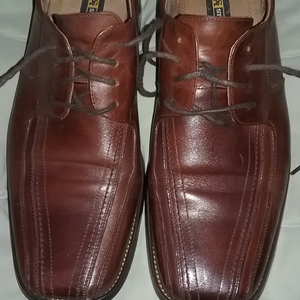 Stacy Adams dress shoes is being swapped online for free