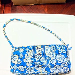 Vera Bradley blue print bag is being swapped online for free