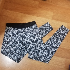 Nike Pro Leggings M is being swapped online for free